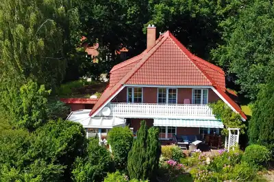 Image de Room with balcony and garden