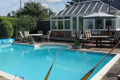 Image de Kent Pool House Family & Pet Friendly With Your own Private Swimming Pool