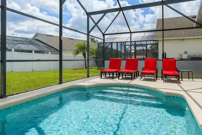 Image de #618 Fabulous light, bright, clean 4 bed home with a private south facing pool