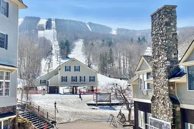 Image de Ski-In, Ski-Out Loft! In the Heart of Jiminy Peak Village! Lift and Mt. Views!