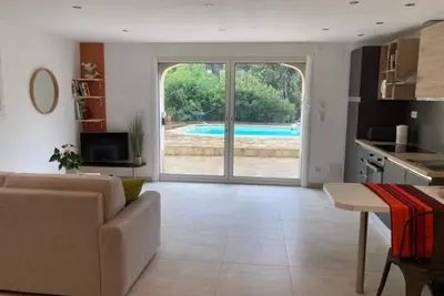 Image de Appartement dans villa avec piscine entre calanque et colline à Marseille 13009