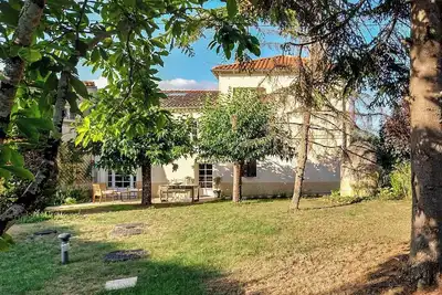 Image de Petit Est Eco Cottage in large private garden near Saint-Émilion