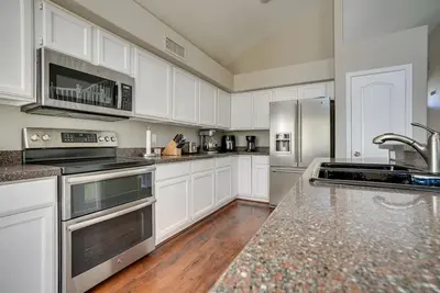 Phoenix Home w\/ Private Pool, 16 Mi to Downtown!