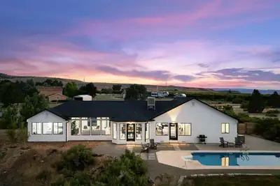 Image de Brand New Palisade Listing - The Mesa ViewHouse!