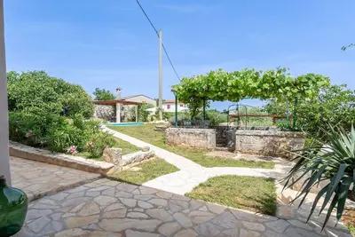 Cozy and charming villa in Tinjan