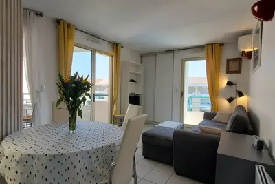 Image de Port-Frejus, Open, 2 pieces, 42m2, climatise, balcon vue sur piscine et jardin, parking