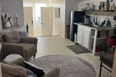 Ouachita Fall Studio Stay- Sleeps 4