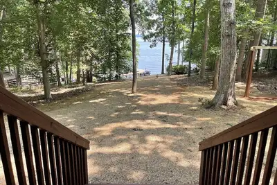 Image de Cabin' A Good Time - Lake Front Property
