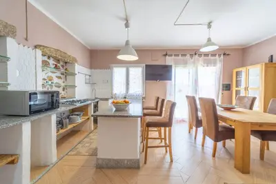 Image de CasaBlanca: Cozy Apartment with Prime Location