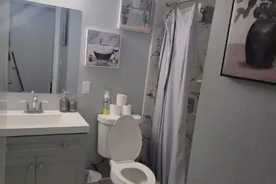 Image de Modern 6 Br Near Strip - 10min