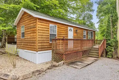 Image de Smarter than the Average Stay at the Yogi Cottage!