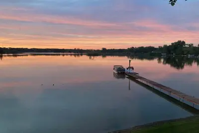 Image de Private lakefront home 30 minutes from downtown Ann Arbor!