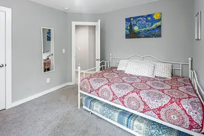 Image de Cozy 3 Bedroom Close to Uptown Clt! Hot Tub & Patio