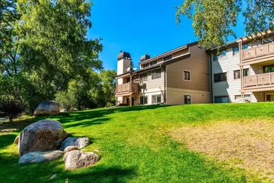 Image de Riverfront Vacation Home, Walk to Slopes and Town