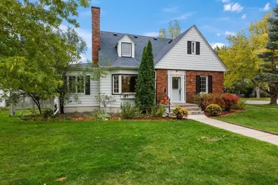 Image de Next to Gregory Park & The Hospital, Cozy, Movie Theater & More!