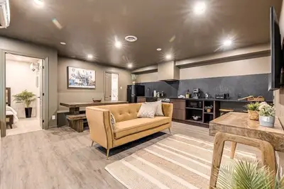 Image de St. Ursule Two-Storey Oasis