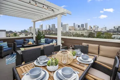 Image de Posh Dtwn/Midtown Home Stunning Roof-Top Terrace -Sleeps 16 -4 bedrooms 3. 5 bath