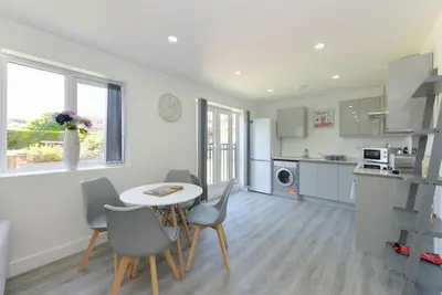 Image de Modern & Homely 2bed Apt, Low Carbon, Parking