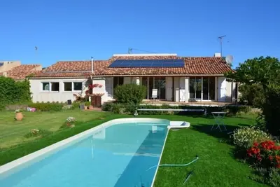 Image de Grande villa tout confort avec piscine privée entre mer et vignes