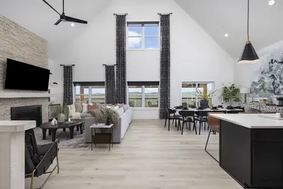 Image de Lake Views, Hot tub, comm pool, pet friendly!