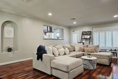 Image de Quiet Central Phx Home w/ enclosd yard, jungle gym