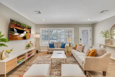 Image de Outstanding Designed Beautiful Home  close to Universal Studio  & Disney