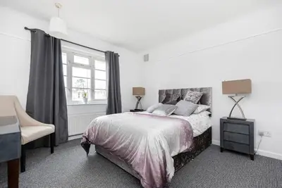 Image de Bournecoast: Apartment Near Shops/beaches - Wifi - Parking - Pet Friendly - 8498