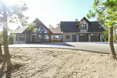 Image de Open Floor Plan, Walking Distance to Clubhouse, 4400+ Sq. Ft. Large Driveway!