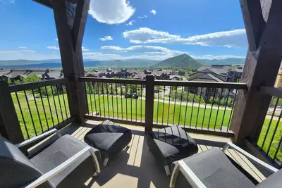 Image de Awesome views, Short walk to world-class skiing!