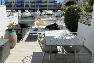 Image de maison, marina vue sur le canal