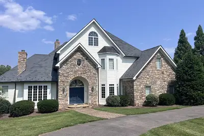 Image de Lagom at the Lake - Large and Cozy lake front home. Quiet cove, beautiful views!