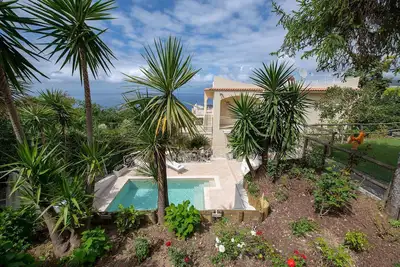 Image de Rentals in italy - Casa Aloe with spacious garden, pool and panoramic terraces.
