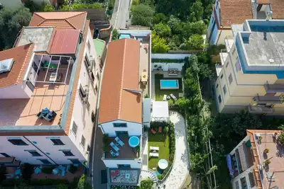 Image de Rentals in Italy - The Ivy Villa with sea view, garden area, pool and jacuzzi