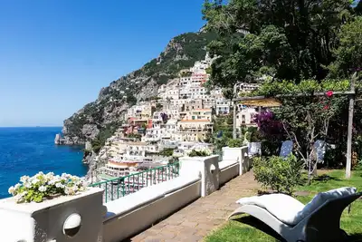 Image de Rentals in Italy - Villa Oliva overlooking panorama of Positano and outdoor terrace