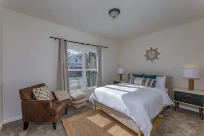 Image de Brand New Build! w/ King Suite Near Downtown