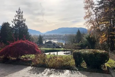 Image de Elegant 4400sf Villa w/ Lk. & Mt. view | Sammamish