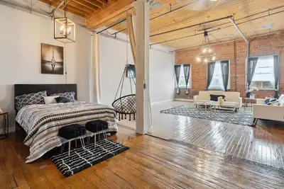 Image de Queen G Investments (1-Bedroom Apartment) - Pets Allowed by RedAwning