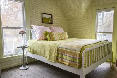 Image de Charlevoix house perfect location! 5 minute walk to beach and town, pet friendly