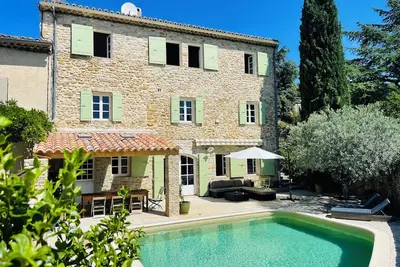 Image de Grande Maison de Village Avec Piscine