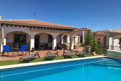 Image de Los Arrendajos, les Geais, Montefrio, Grenade