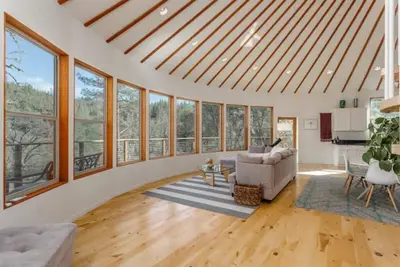 Image de Stunning Roundhouse, Waterfall, Hot Tub & Views