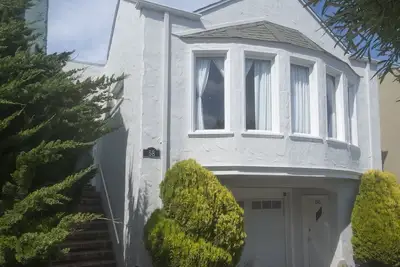 Image de Sunny 1920s Gem – Free Parking, No Chores!