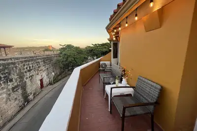 Image de Beautiful Duplex with balcony in the walled city, Historic Center!