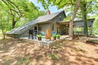 Image de Cozy Oklahoma Retreat w/ Patio, Fire Pit & Grill!