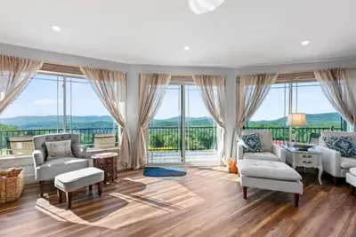 Orchard Hill Vintage Cottage