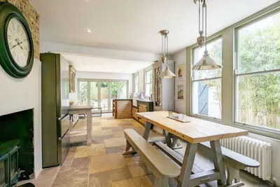 Image de A town house that sleeps 6 guests in 3 bedrooms