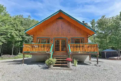 Image de Chalet paisible au coeur de la nature avec Spa!
