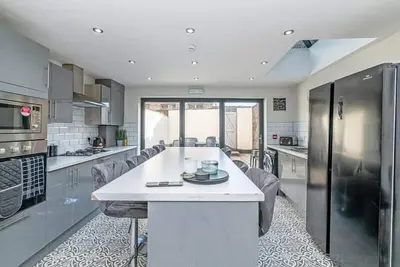 Image de 5 Bedroom House - Thirlmere Road