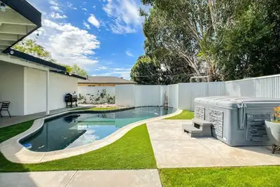 Luxury Retreat with Heated Pool A+ Location
