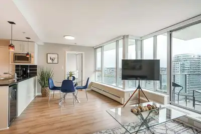 Image de Downtown Condo with Gorgeous Water Views  with Parking